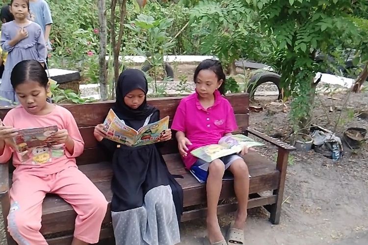 Dari Kekhawatiran Anak Pemburu Telolet, Lahir Kebun Baca Sijeruk di Kendal