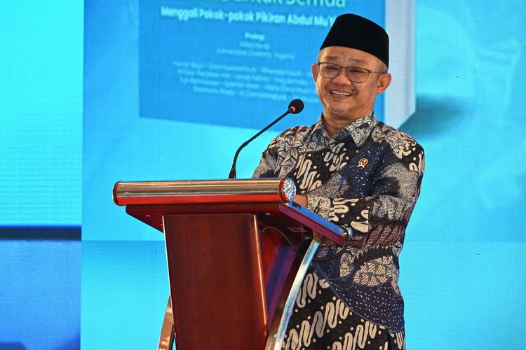 Menteri Pendidikan Dasar dan Menengah (Mendikdasmen) Abdul Mu?ti saat memberikan sambutan dalam acara peluncuran buku ?Pendidikan Bermutu untuk Semua: Menggali Pokok-pokok Pikiran Abdul Mu?ti? di Jakarta, Senin (27/10/2025).