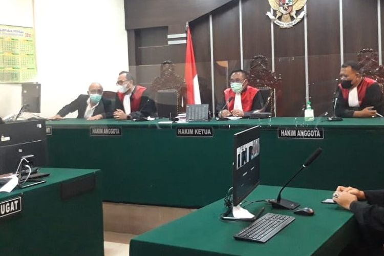 Majelis Hakim Pengadilan Negeri Jember menjatuhkan vonis hukuman enam tahun penjara pada dosen Unej Rabu (24/11/2021)