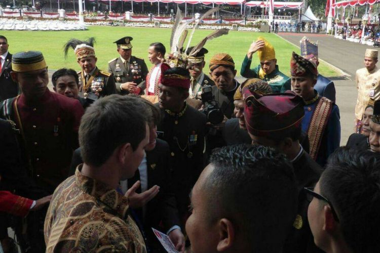 Daan Goppel, penyedia jasa tur becak di Amsterdam, Becak Amsterdam bertemu dengan Presiden RI Joko Widodo saat HUT RI ke-72, di Istana Merdeka Jakarta. Daan mempromosikan Becak Amsterdam kepada Jokowi.