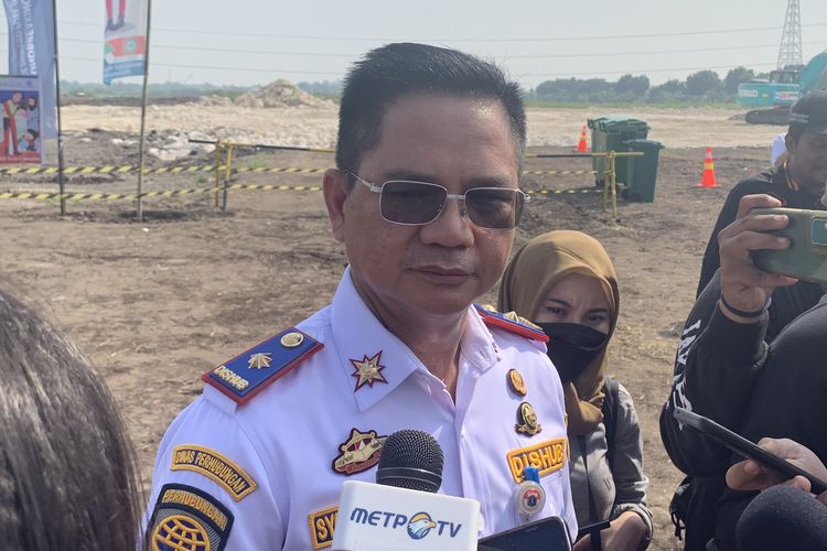 Kepala Dinas Perhubungan (Dishub) DKI Jakarta Syafrin Liputo menjelaskan soal penertiban parkir liar dan jukir liar kepada wartawan saat ditemui di Jakarta Utara, Senin (13/5/2024).