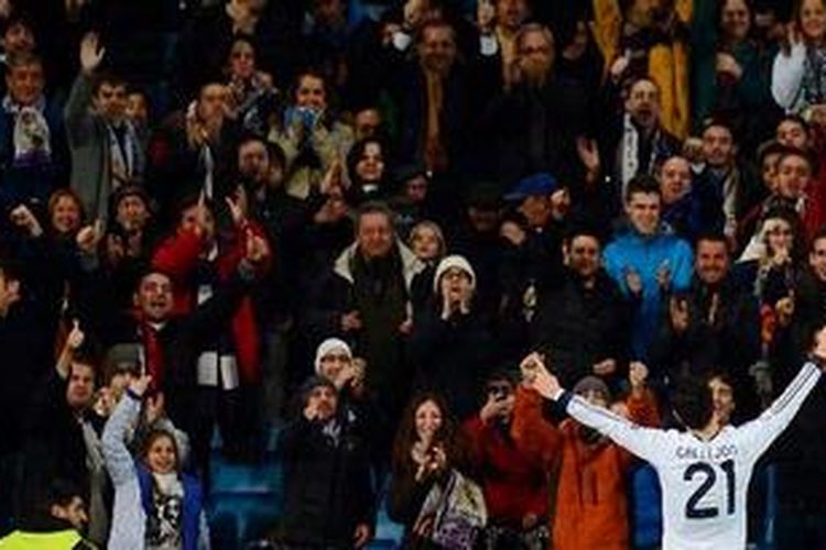 Reaksi Jose Callejon usai mencetak gol pertama ke gawang Ajax Amsterdam dalam matchday keenam Grup D Liga Champions, di Santiago Bernabeu, Selasa atau Rabu (5/12/2012) dini hari WIB. Madrid menang 4-1 dalam laga tersebut. 