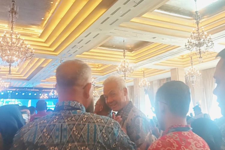 Gubernur Jawa Tengah yang juga bakal calon presiden dari PDI Perjuangan (PDI-P) Ganjar Pranowo saat menghadiri acara pengukuhan pengurus Dewan Pimpinan Nasional Asosiasi Pengusaha Indonesia (Apindo) yang digelar di Hotel Kempinski, Jakarta Pusat, Senin (31/7/2023).