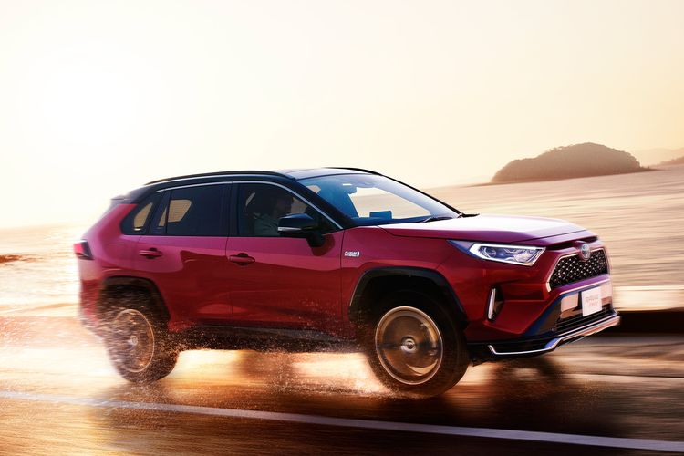 Ilustrasi Toyota RAV4 PHV