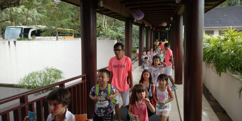 Mini club dengan berbagai aktifitas anak mulai dari kelas balita hingga remaja tersedia di Club Med Bintan. Puluhan anak dari berbagai negara yang termasuk dalam kategori 4- 7 tahun keatas masuk dalam mini club, sedang bermain dengan Gentle Organizer (GO), Club Med Bintan, Selasa (29/8/2017).