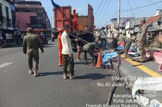 Puluhan Meja Kayu hingga Sofa Disita dalam Penertiban PKL di Gambir