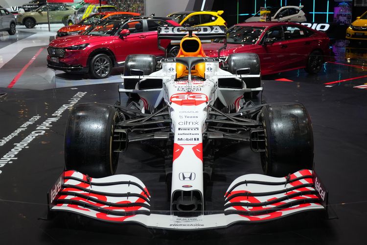 Mobil balap Formula 1 (F1) milik Red Bull Racing Honda di GIIAS 2022