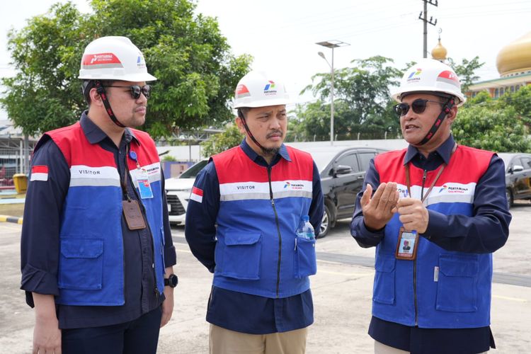 Anggota Komite Badan Pengatur Hilir Minyak dan Gas Bumi (BPH Migas) dalam kegiatan Monitoring dan Evaluasi Pengawasan Usaha Pengangkutan/Niaga Gas Bumi dan Jargas Rumah Tangga/Pelanggan Kecil wilayah Medan, Sumatera Utara (Sumut) pada Kamis (11/7/2024) dan Jumat (12/7/2024). (DOK. Humas BPH Migas)