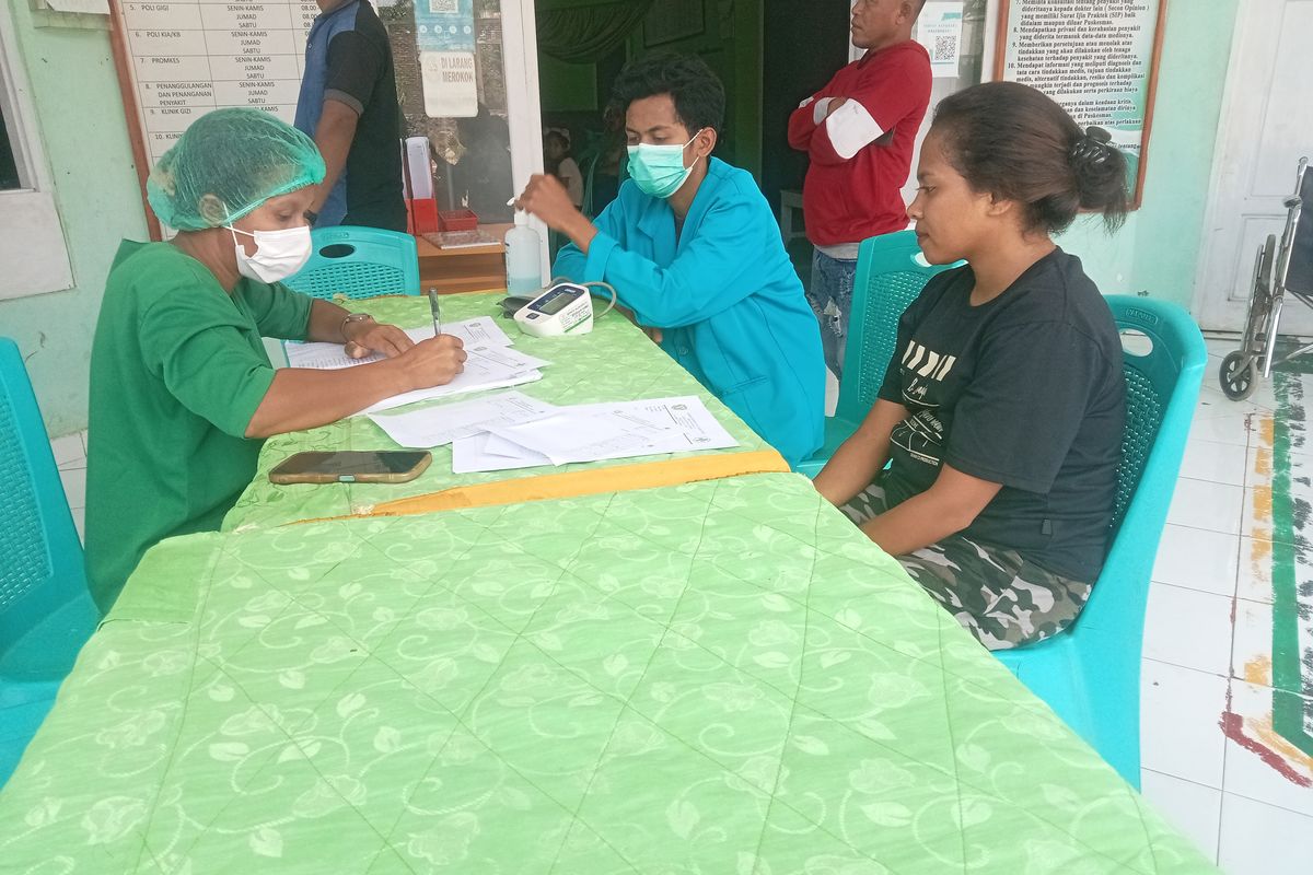 Para Pengungsi Korban Erupsi Lewotobi Diminta Pakai Masker