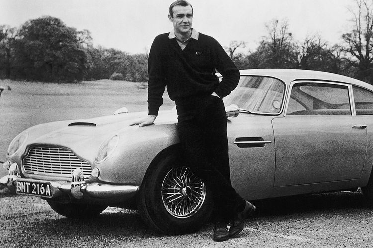 Aston Martin yang dipakai dalam film James Bond