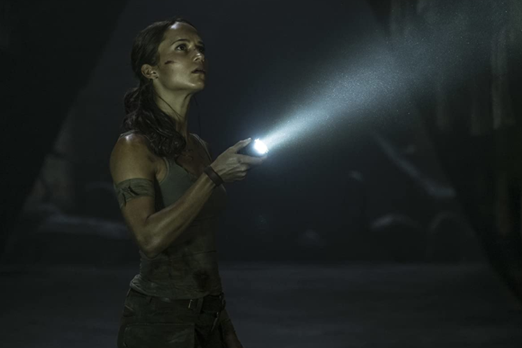 Alicia Vikander dalam Tomb Raider (2018). 