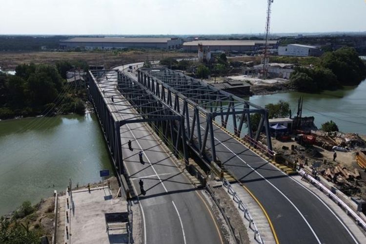 Cegah Gangguan di Jalur Pantura, Jembatan Manyar Baru Dibuka