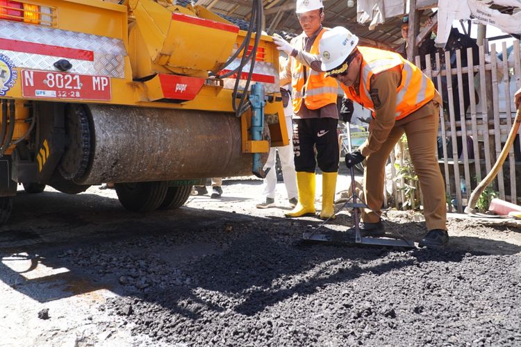 Sedikitnya 75 ruas jalan di Kabupaten Probolinggo tuntas diperbaiki di tengah keterbatasan anggaran fiskal. 