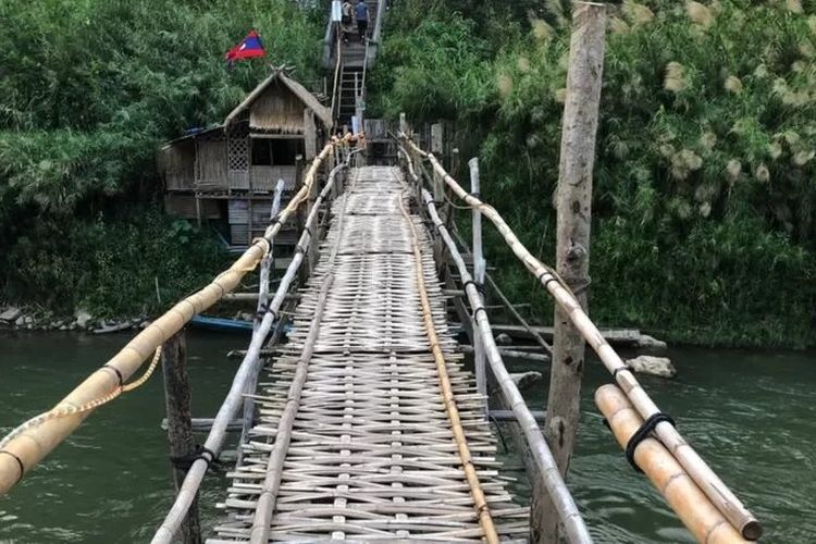 Sungai Nam Khan di Laos juga mengandung limbah obat-obatan.