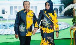 Hadiri Fashion Show Istana Berbatik, Gubernur Syamsuar Promosikan Batik Riau Hasil Kreasi Pebatik Daerah