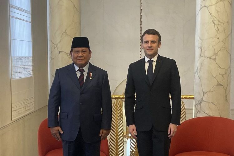 Menteri Pertahanan (Menhan) Prabowo Subianto bertemu Presiden Prancis Emmanuel Macron di Istana Élysée, Prancis.