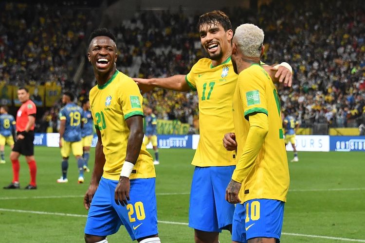 Pemain Brasil Lucas Paqueta (tengah) merayakan gol usai mencetak gol ke gawang Kolombia pada laga Kualifikasi Piala Dunia 2022 Zona Conmebol di Neo Quimica Arena, yang sebelumnya dikenal sebagai Arena Corinthians, di Sao Paulo, Brasil, pada 11 November 2021. Terdekat, timnas Brasil dijadwalkan menghadapi Serbia pada matchday pertama Grup G Piala Dunia 2022. Pertandingan Brasil vs Serbia akan dihelat di Lusail Stadium, Jumat (25/11/2022) dini hari WIB.