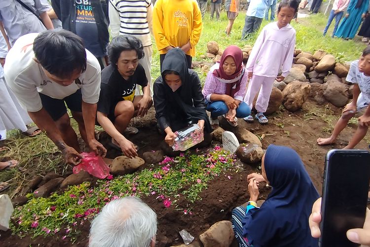 Tangis Haru Sambut Kedatangan Jenazah Rizal, WNI Korban TPPO di Kamboja