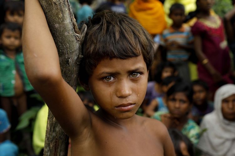 Seorang gadis pengungsi Rohingya dari Myanmar, diabadikan sesaat dia tiba di Ukhiya, Banglades, 6 September 2017. PBB (UNHCR) mengatakan, jumlah warga etnis minoritas Rohingya di Rakhine, Myanmar, yang telah melarikan diri ke Banglades telah mencapai 313.000 orang.