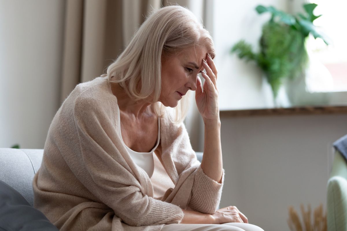 Wanita yang memiliki gangguan hiperkolesterol semakin berisiko mengalami gejala menopause berat terutama terkait penyakit kardiovaskular.