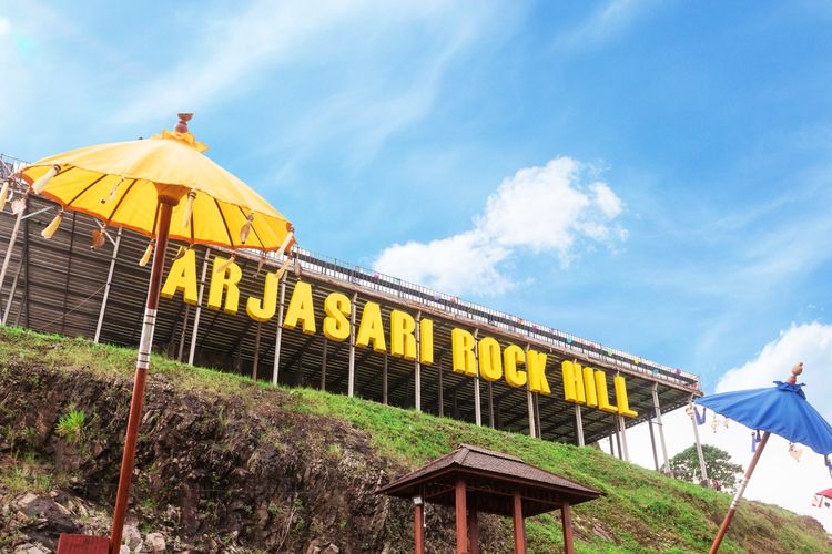 Ilustrasi halaman depan Arjasari Rock Hill Bandung.