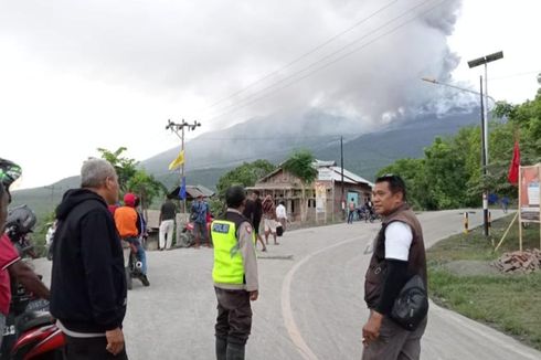 Gunung Lewotobi Berstatus Awas, Polisi Berlakukan Sistem Buka Tutup Jalan Trans Flores