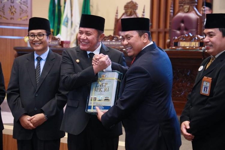 Gubernur Sumatera Selatan (Sumsel) Herman Deru mengataka dalam acara penyerahan Laporan Hasil Pemeriksaan (LHP) atas Laporan Keuangan Pemerintah Daerah (LKPD) Provinsi Sumsel Tahun 2022 pada Rapat Paripurna Istimewa di Gedung DPRD Provinsi Sumsel, Rabu (10/5/2023). Pada kesmpatan itu, BPK mengumumkan Pemprov Sumsel menerima Opini WTP untuk kesembilan kali berturut-turut.