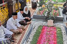 Didampingi Yenny Wahid, Ganjar Sempatkan Ziarah ke Makam Gus Dur di Ponpes Tebu Ireng