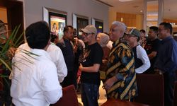 Jalin Keakraban, Menaker dan Serikat Pekerja Nobar Film Wiro Sableng