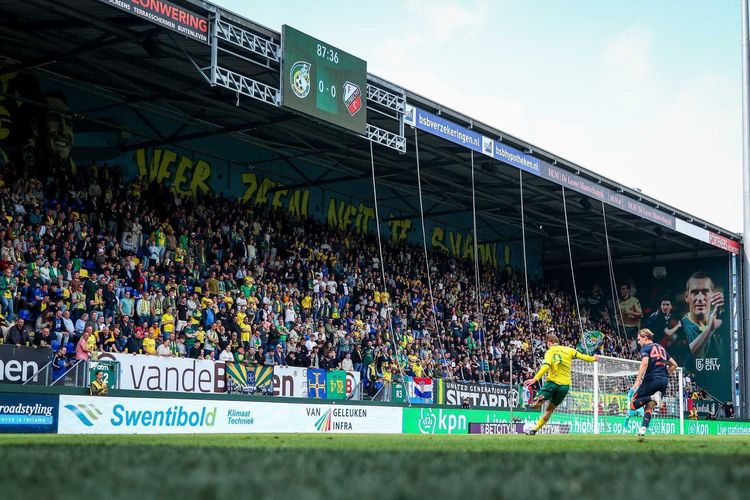 Stadion Fortuna Sittard di Belanda, markas klub baru Justin Hubner.