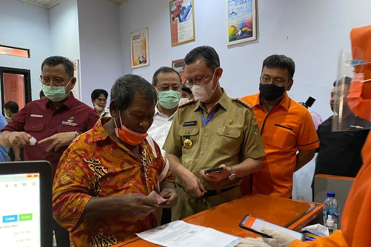 Penyaluran BST di Gunung Sugih Kabupaten Lampung Tengah.

