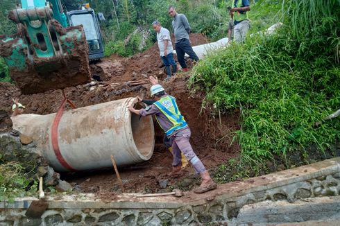 Pertama Kali, Desa Wadas Banjir, Gorong-gorong Tertutup Material Jalan Akses ke Tambang 