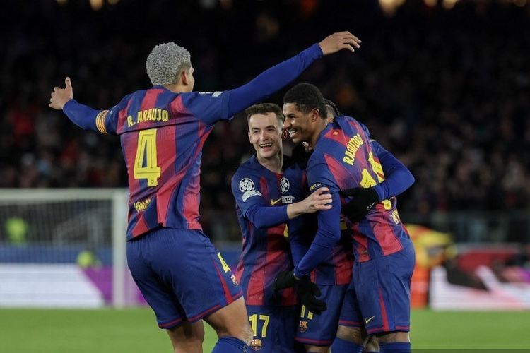 Penyerang Barcelona, Marcus Rashford (kanan), merayakan gol keempat timnya bersama rekan-rekan setimnya pada laga pekan ke-8 fase liga Liga Champions antara FC Barcelona dan FC Copenhagen di Stadion Camp Nou di Barcelona pada 28 Januari 2026.