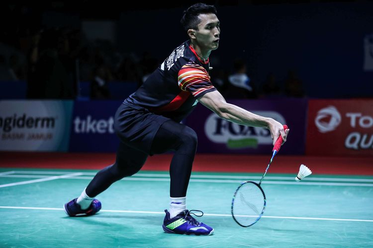 Pebulutangkis tunggal putra Indonesia, Jonatan Christie melawan tunggal putra Denmark, Solberg Vittinghus dalam babak kedua Blibli Indonesia Open 2019 di Istora Senayan, kompleks GBK, Jakarta, Kamis (18/7/2019). Anthony Ginting kalah dengan skor 20-22 21-11 19-21.