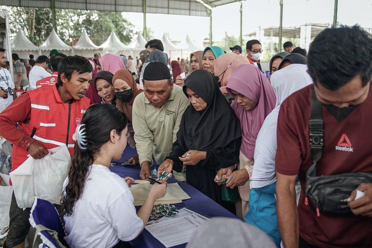 PT Wijaya Karya (Persero) Tbk atau WIKA mengadakan Pasar Sembako Murah sebagai bagian dari Safari Ramadhan BUMN 2024 bersama PT Pembangunan Perumahan (Persero) Tbk (PTPP) dan PT Adhi Karya (Persero) Tbk (ADHI) di Ibu Kota Negara (IKN) Nusantara, Kalimantan Timur (Kaltim), Selasa (27/3/2024).