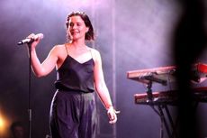 Jessie Ware Nikmati Cuaca Panas Jakarta