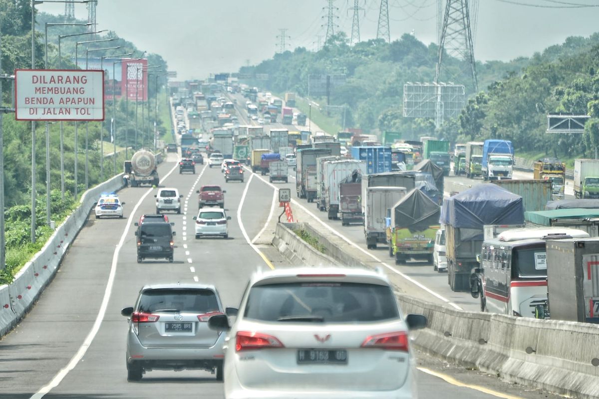 Ilustrasi kepadatan di Tol Jakarta-Cikampek