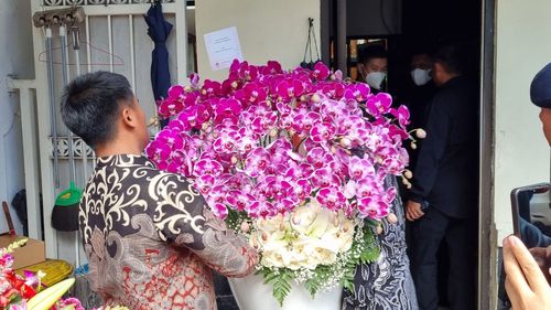 Kiriman Bunga Jokowi ke Megawati, Sopan Santun Politik atau Upaya Pendekatan Kembali?