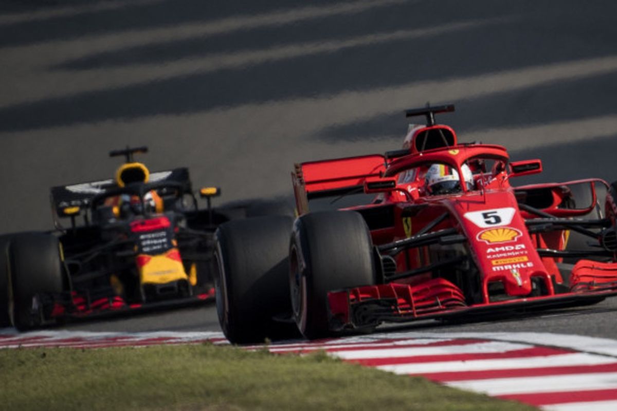 Pebalap F1 dari tim Ferrari, Sebastian Vettel, melajukan mobilnya di seri ketiga F1 2018, GP China, yang berlangsung Minggu (15/4/2018) di Shanghai.