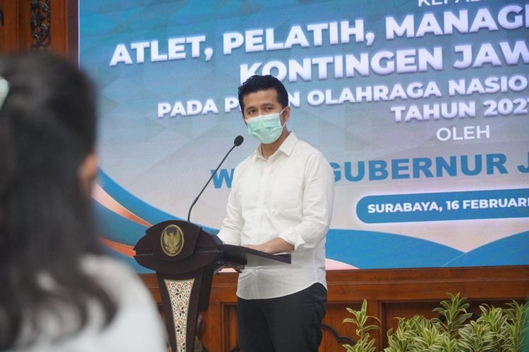 Wakil Gubernur Jawa Timur (Jatim) Emil Elestianto Dardak merupakan politikus terpopuler di kalangan ibu-ibu atau emak-emak menurut survei dari SSC.