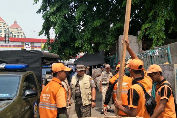 Penataan PKL Jalan Raya Senen, Jakarta Pusat, Senin (8/12/2019).