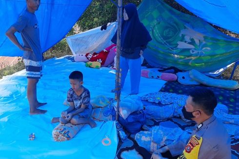 Takut Gempa Susulan, Warga Konawe Masih Mengungsi di Atas Bukit