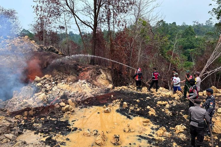 Kebakaran Batu Bara di Bawah Aspal Belum Padam, Jalan Depan UBT Tarakan Ditutup