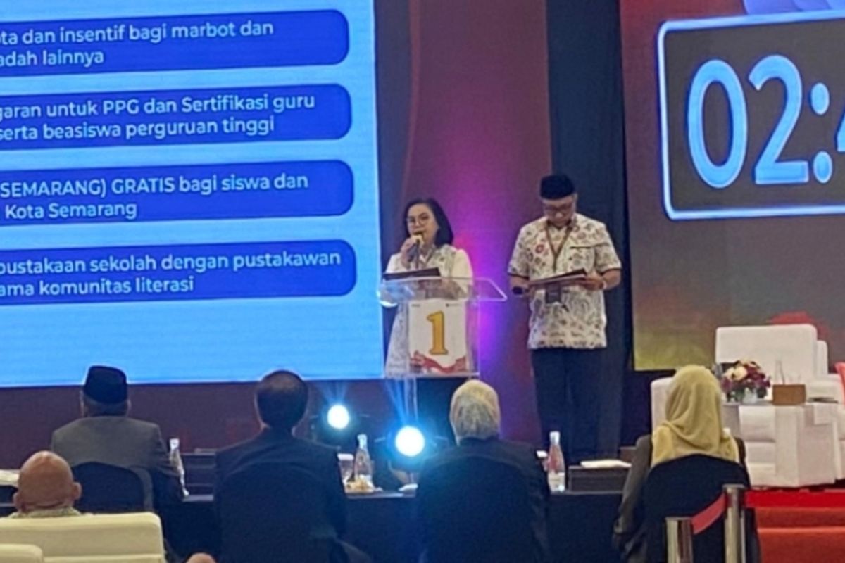 Program dan Janji-janji Agustina-Iswar di Debat Pilkada Kota Semarang 2024