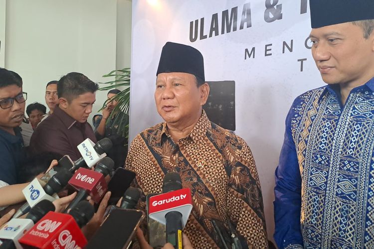 Capres nomor urut 2 Prabowo Subianto saat ditemui di Banda Aceh, Aceh, Selasa (26/12/2023). 