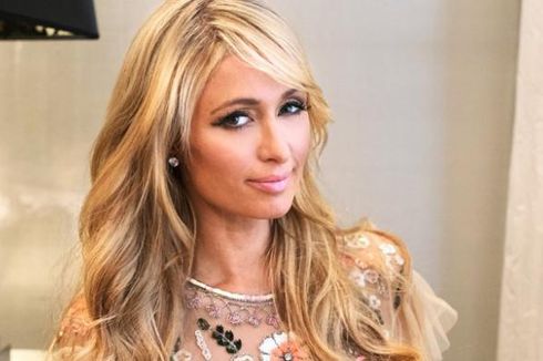 Paris Hilton Gunakan Dua Tas Louis Vuitton untuk Latihan Angkat Beban