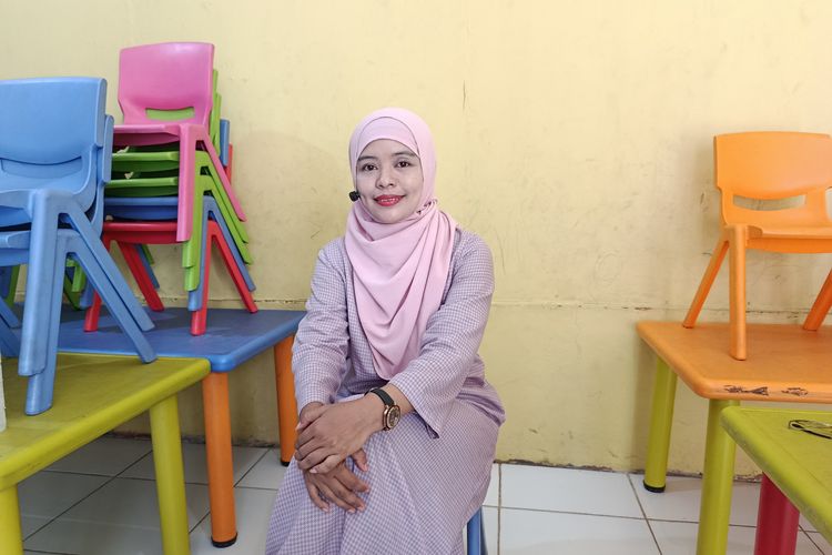 Dari ART Jadi Guru, Kisah Lia Mengajar Anak Pemulung di Bekasi