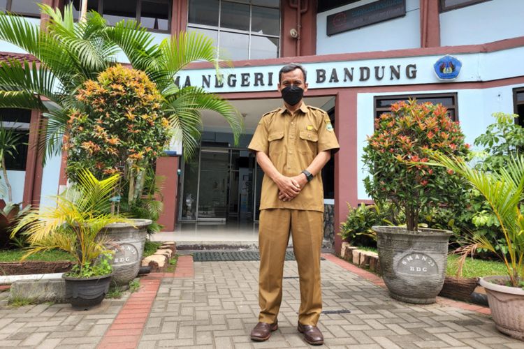 Ayah Mohammad Shohibul Fikri, Didin Rahmat saat ditemui di SMAN 23 Bandung di Jalan Malangbong, Kecamatan Antapani, Kota Bandung, Senin (21/3/2022)