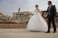 Tak Gentar, Pasangan Ini Helat Pernikahan di Daerah Konflik Suriah