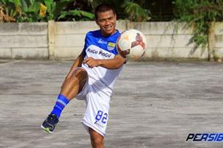 Striker Persib Bandung, Tantan